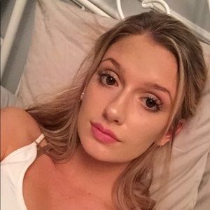 Meet your Posher, Caitlin